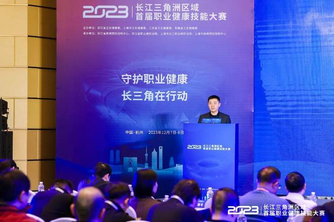 并且在篮下 并且在篮下